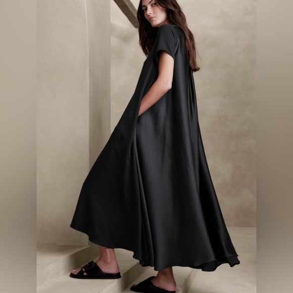 FINAL MARKDOWN! Banana Republic Aurelia Crepe & Satin Maxi Dress - Multiple 🪹💫 - Picture 3 of 9